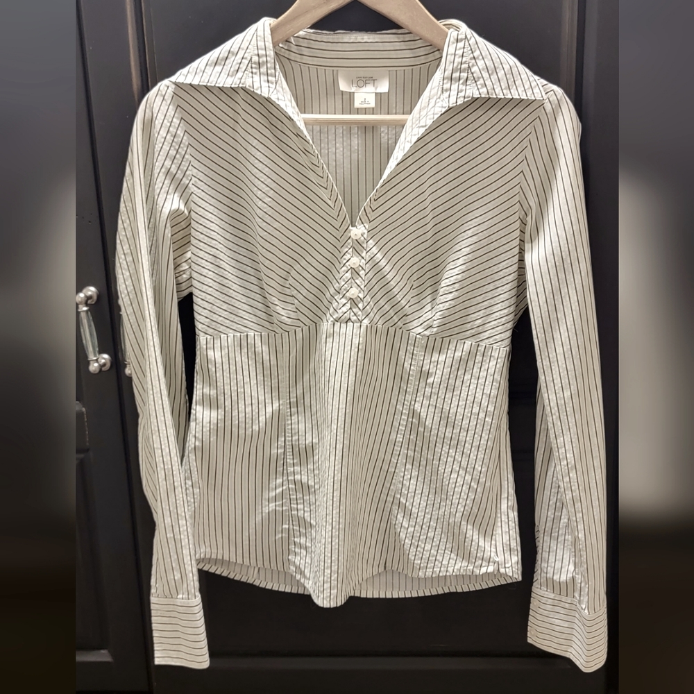 Ann Taylor Loft Dart Front Blouse, Size 2